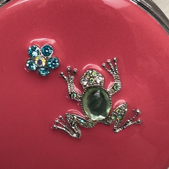 Womens double mirror compact case. - Picture 5 of 5